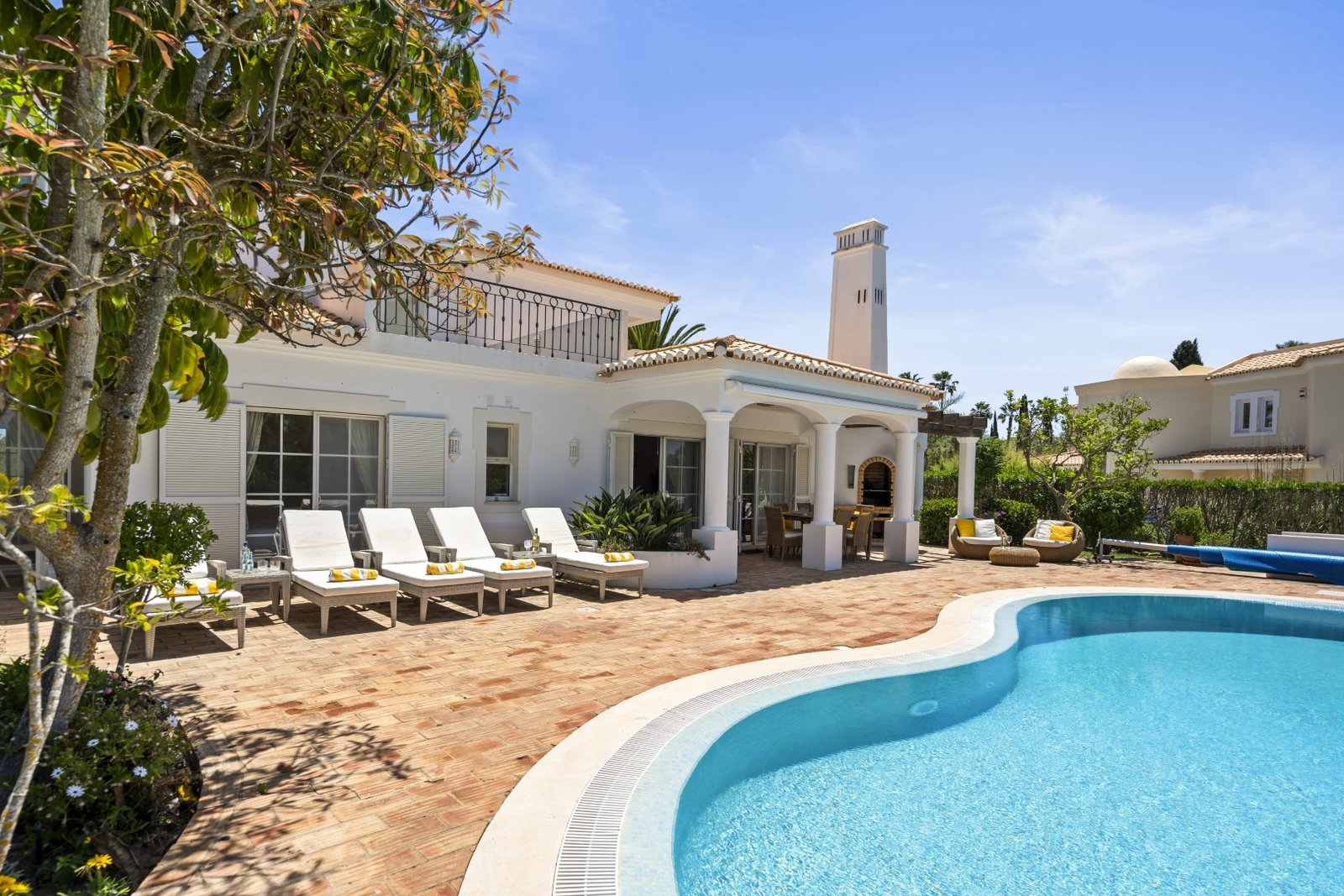 Pool and terrace with sun loungers