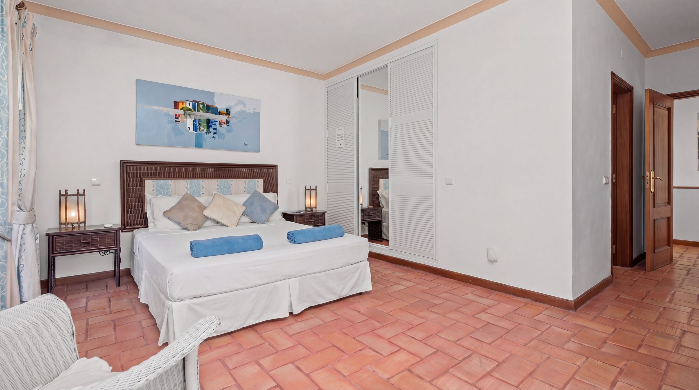 Bedroom suite with twin beds